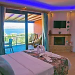 Suna House 4*