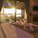 Suna House